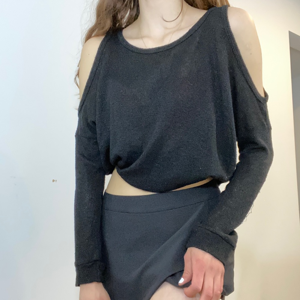 Shoulder Cut-Out Top - Picture 2 of 9